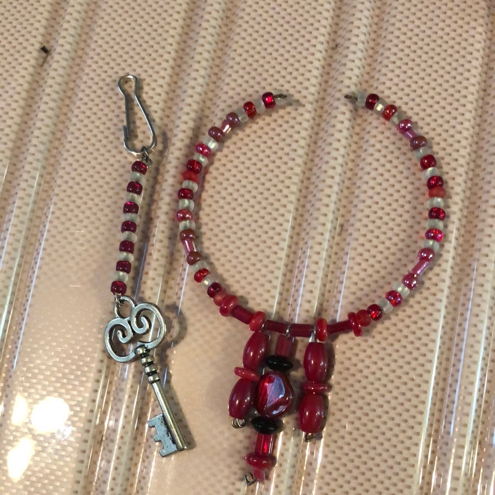 🏵New handmade beaded bracelet and matching keychain, red and white
